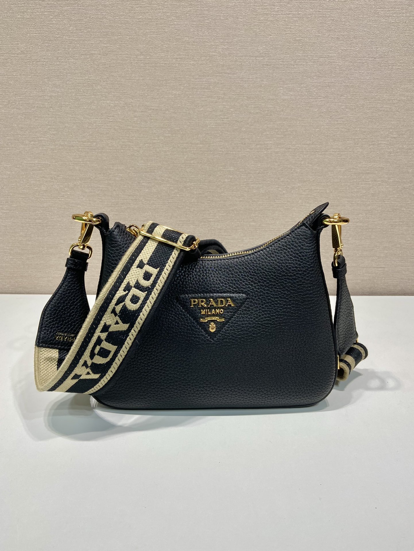 Prada_1BH193_Tote-24_18_